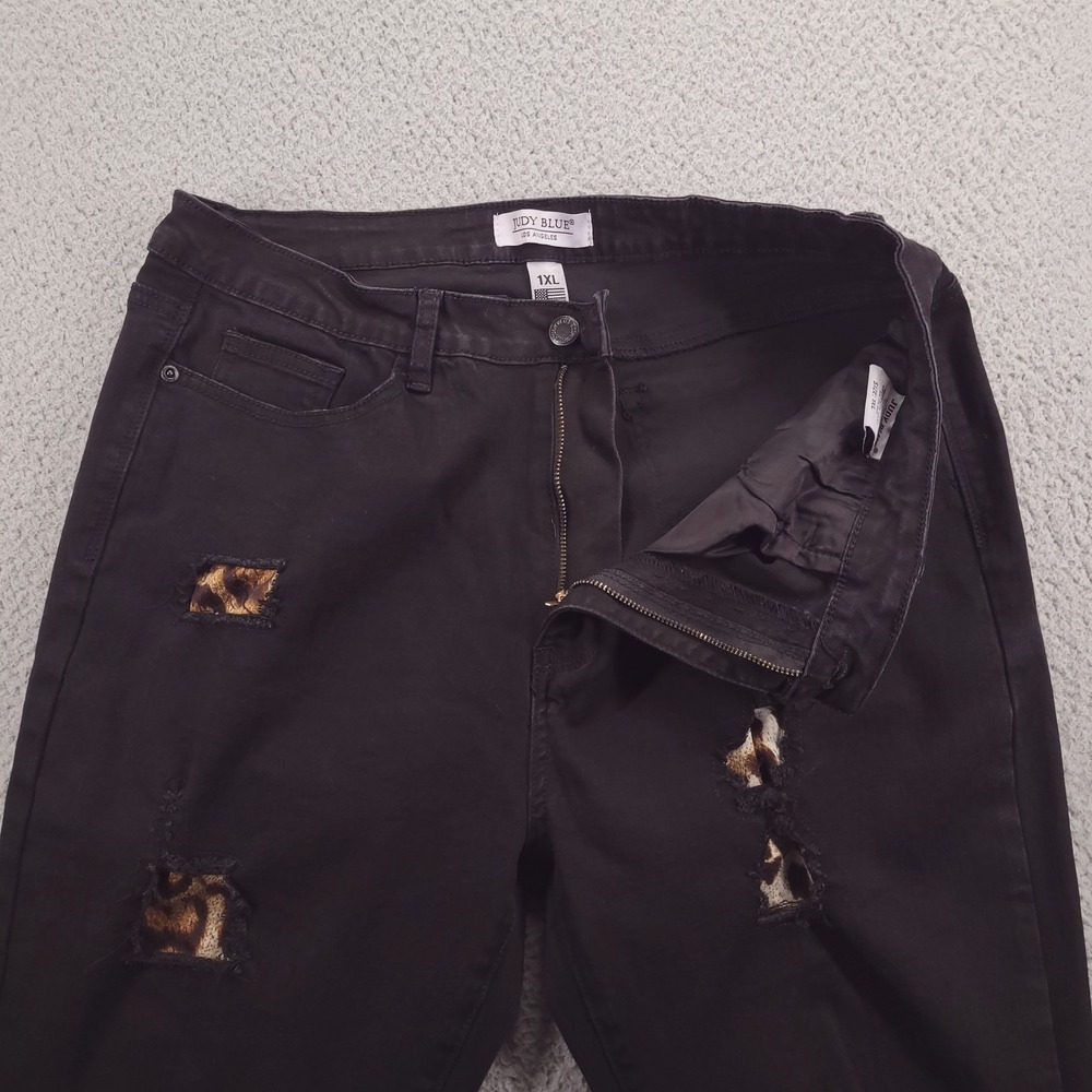 JUDY BLUE Jeans Size 1XL Skinny Fit Leopard Patch Black Stretch Denim - Picture 5 of 14